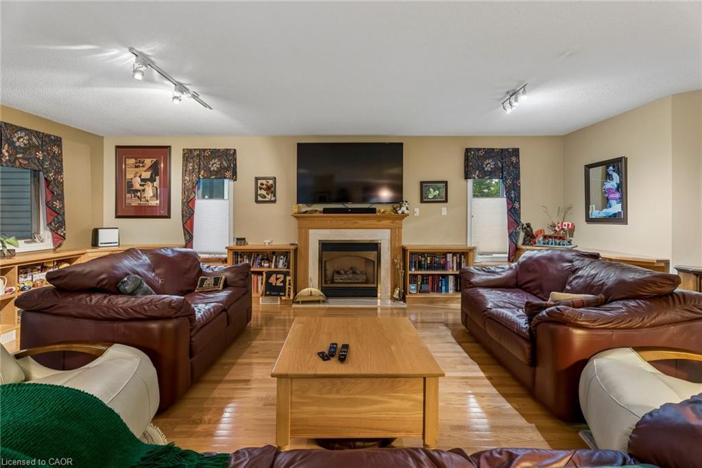 8-152 Dufferin Avenue Property Photo 7