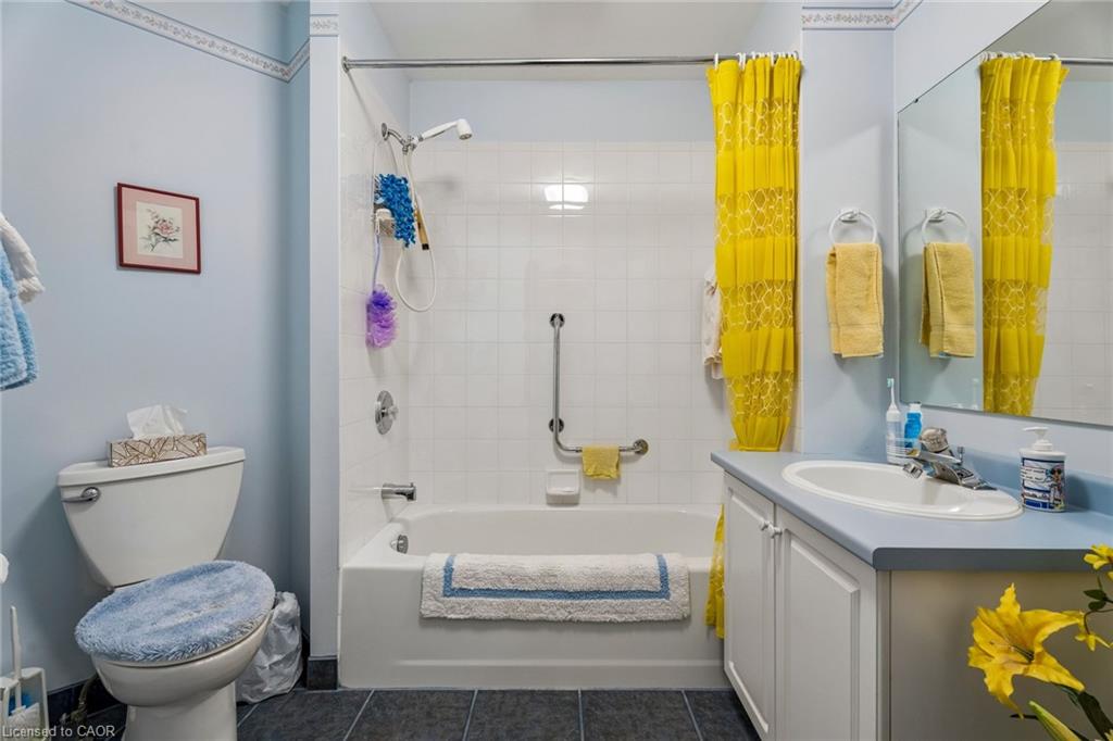8-152 Dufferin Avenue Property Photo 24