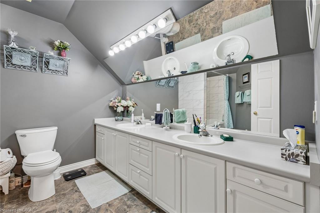 8-152 Dufferin Avenue Property Photo 31