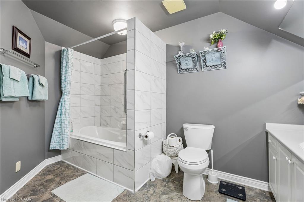 8-152 Dufferin Avenue Property Photo 32
