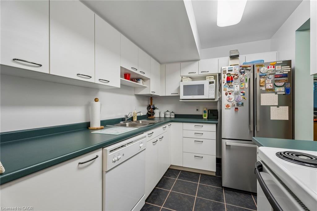 8-152 Dufferin Avenue Property Photo 36
