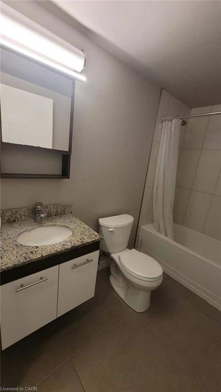 402-308 Lester Street Property Photo 9