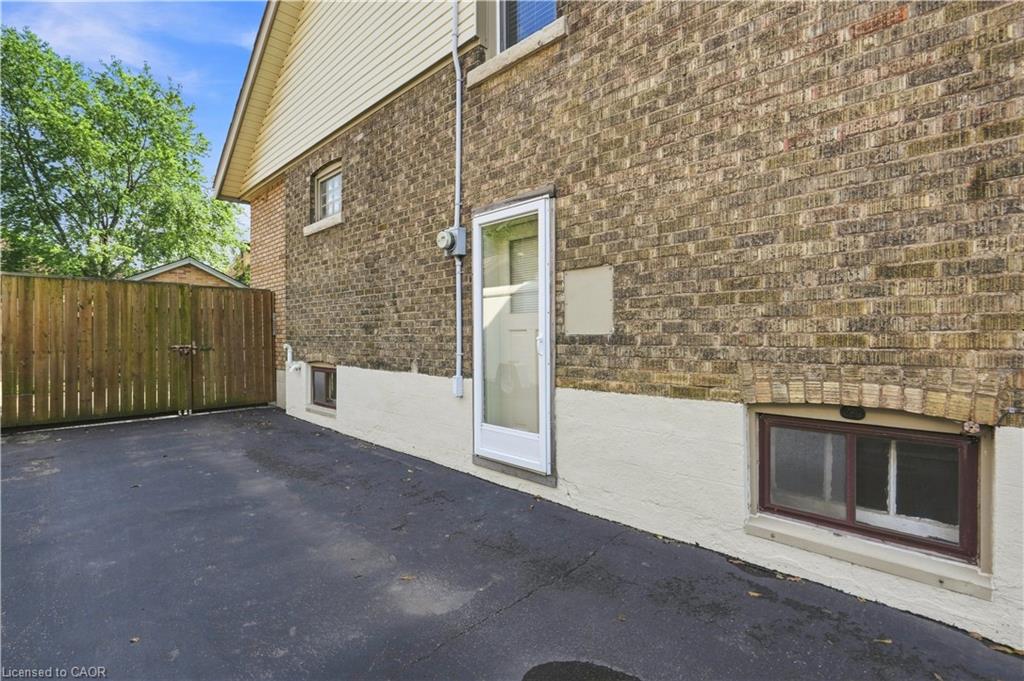 163 Grosvenor Avenue S Property Photo 43