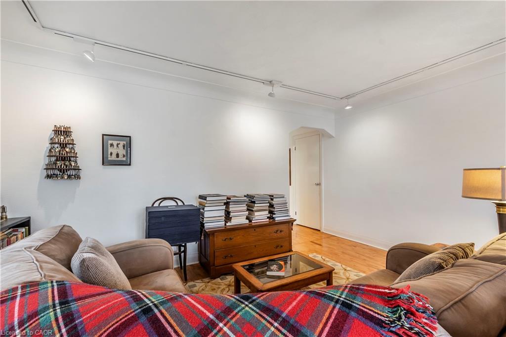 13 Mcmaster Avenue Property Photo 16