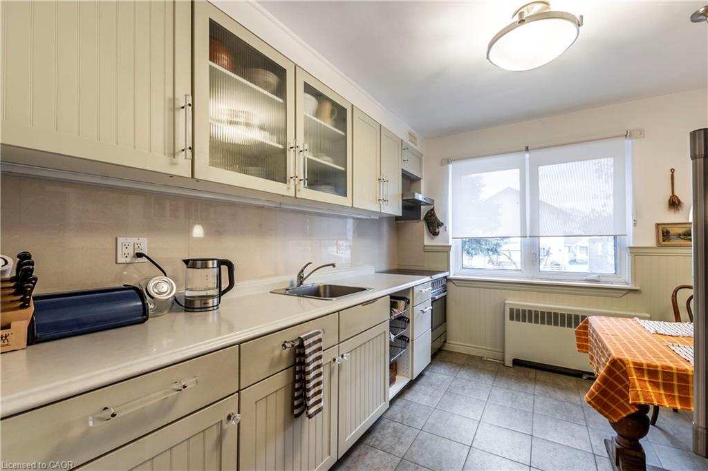 13 Mcmaster Avenue Property Photo 18