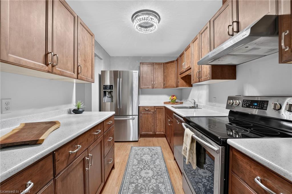 301-5 Niagara Street Property Photo 6