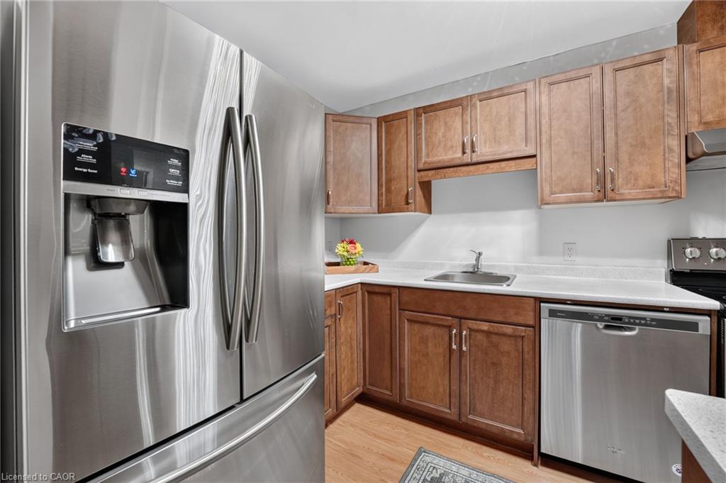 301-5 Niagara Street Property Photo 8