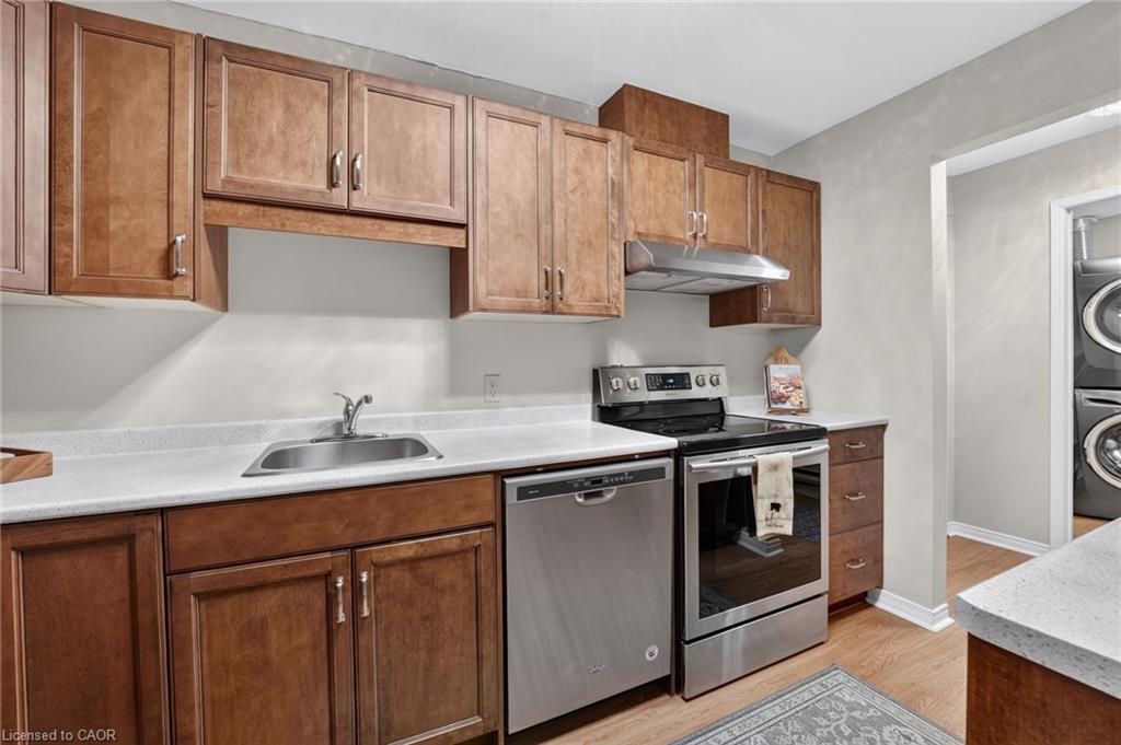 301-5 Niagara Street Property Photo 10