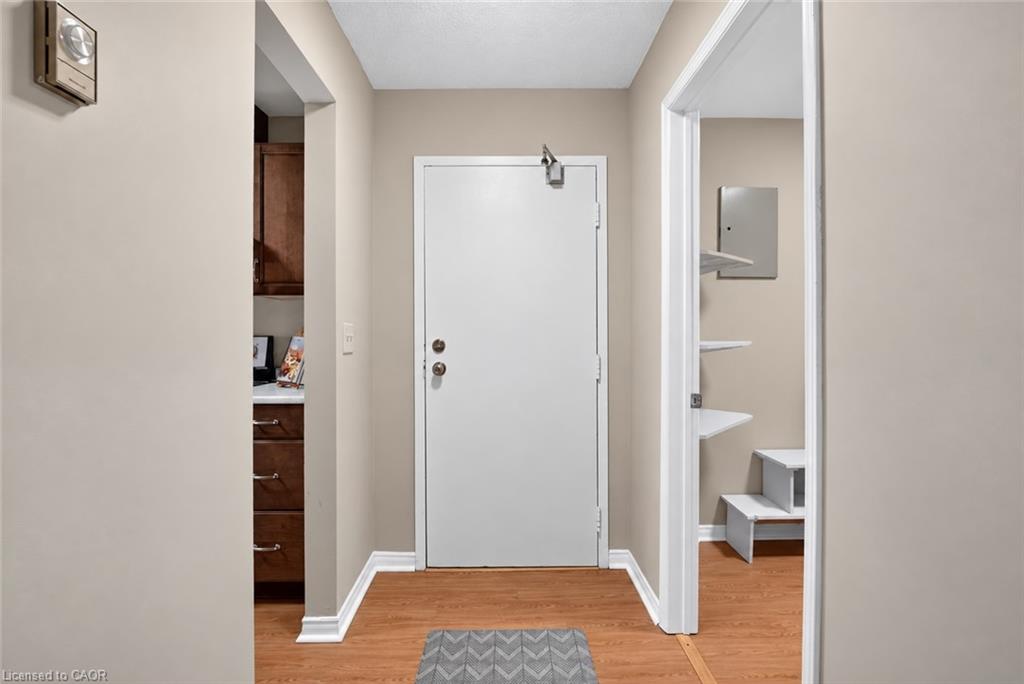 301-5 Niagara Street Property Photo 23
