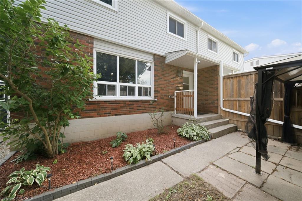 C-63 Metcalfe Crescent Property Photo 1