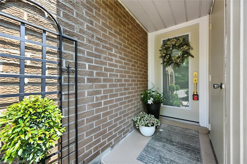 3-445 Woodview Road Property Photo 4