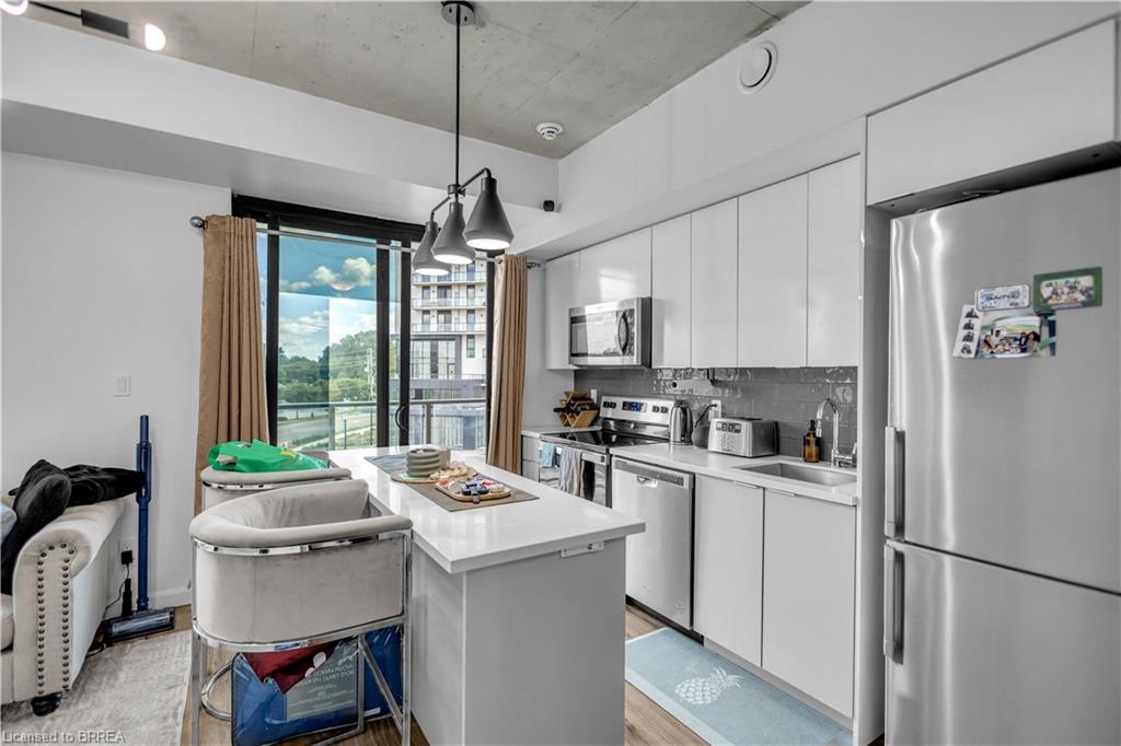 304-7 Erie Avenue Property Photo 8