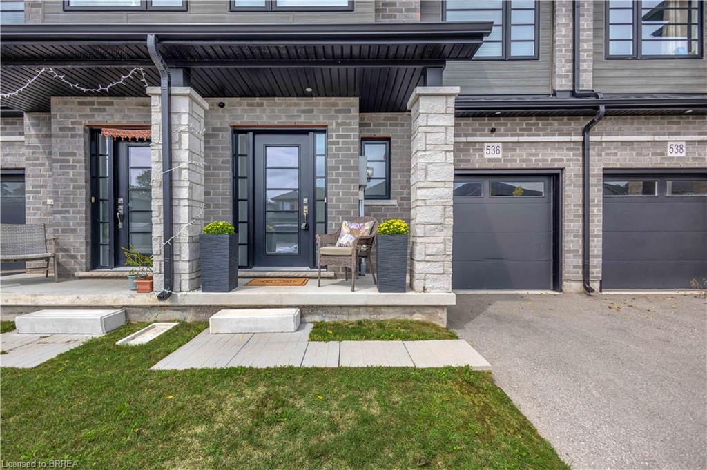 536 Grey Street Property Photo 2
