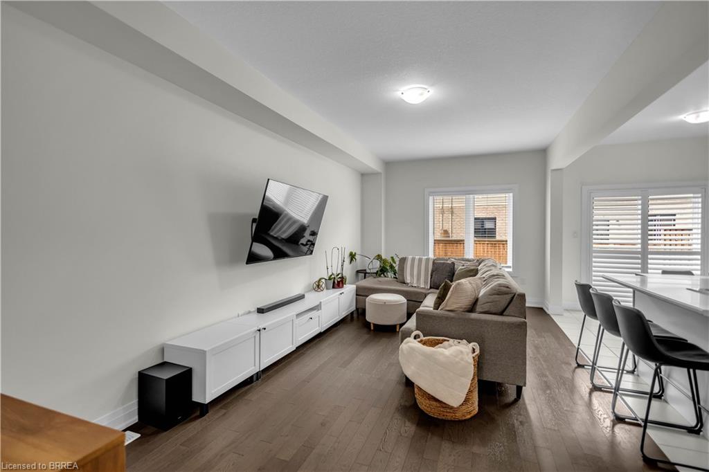 536 Grey Street Property Photo 7