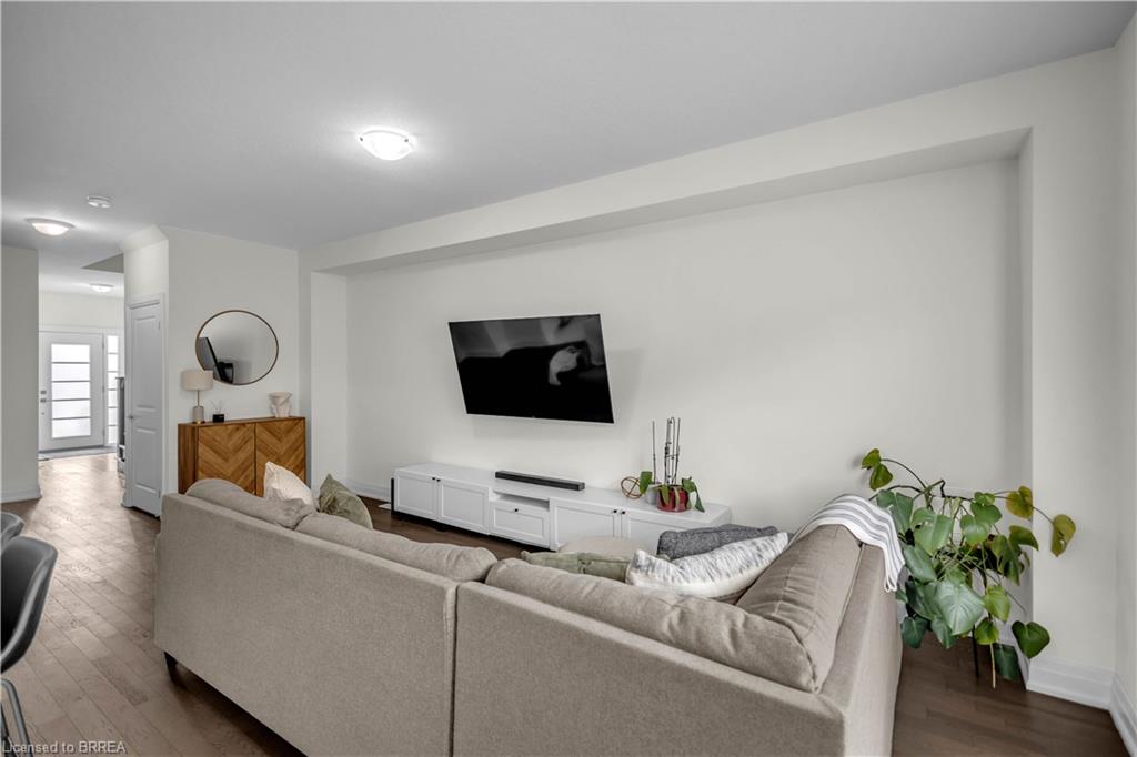 536 Grey Street Property Photo 8