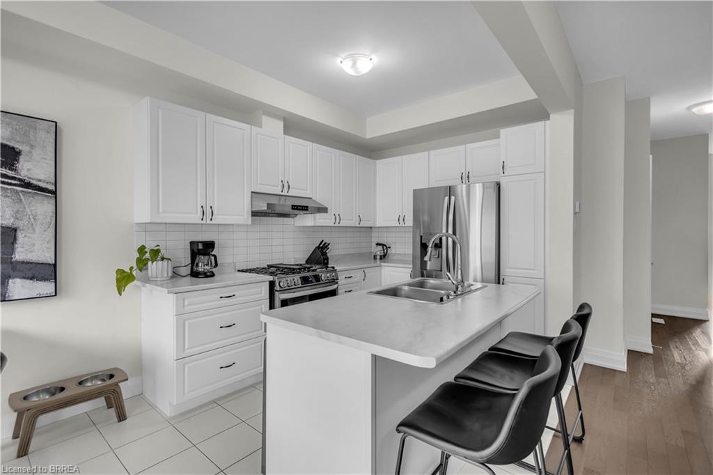 536 Grey Street Property Photo 9
