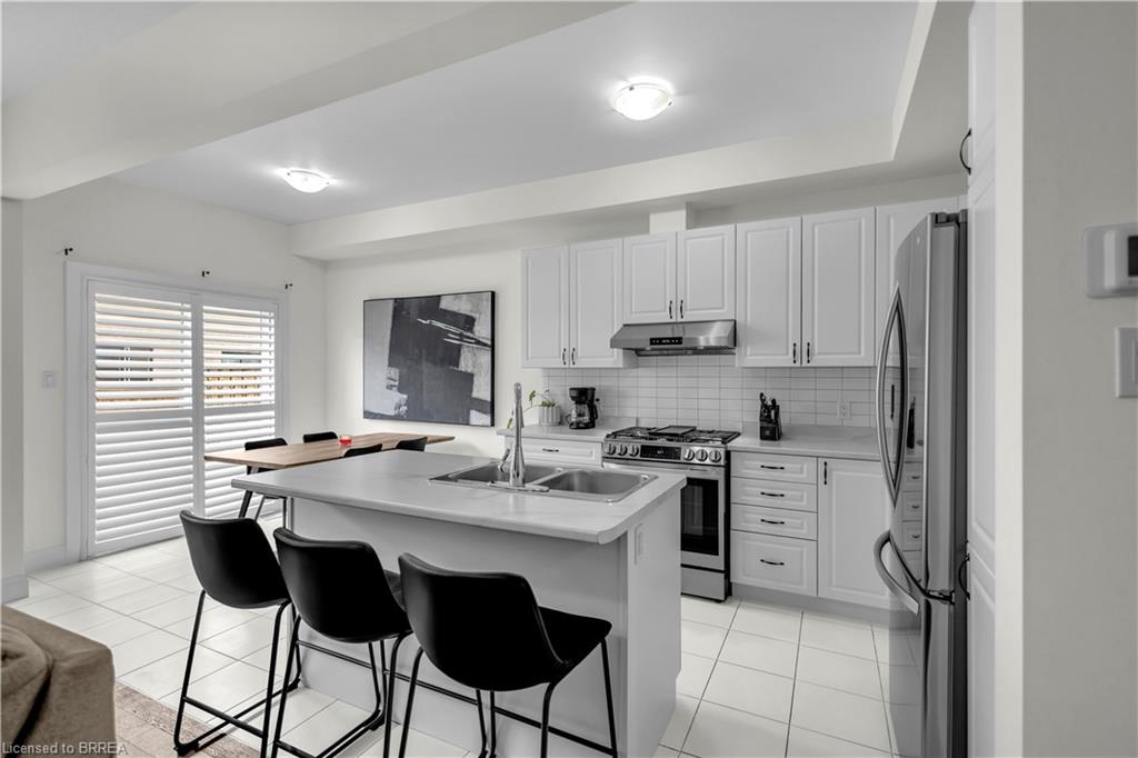 536 Grey Street Property Photo 10