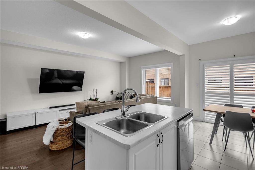 536 Grey Street Property Photo 11