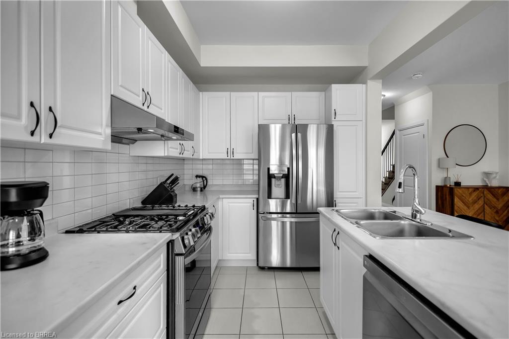 536 Grey Street Property Photo 12