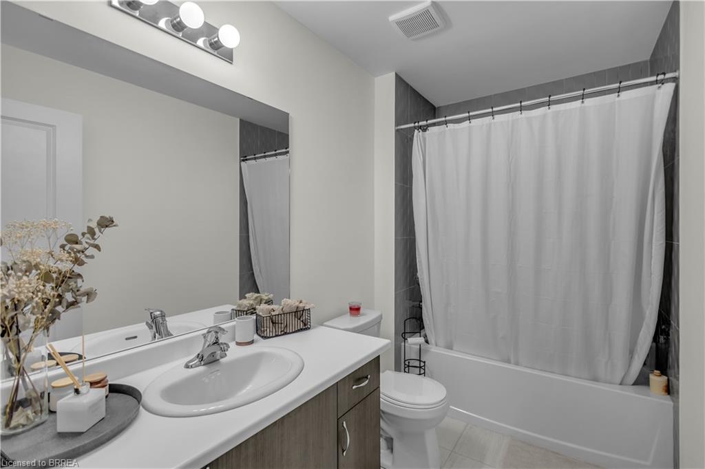 536 Grey Street Property Photo 24