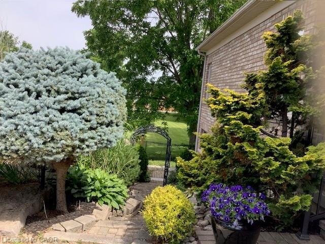 25-10 Cobblestone Drive Property Photo 3