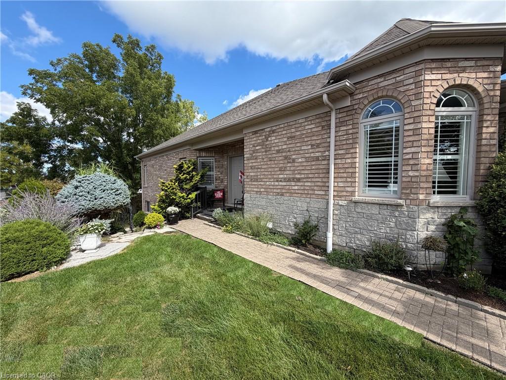 25-10 Cobblestone Drive Property Photo 4