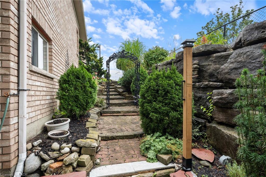 25-10 Cobblestone Drive Property Photo 34
