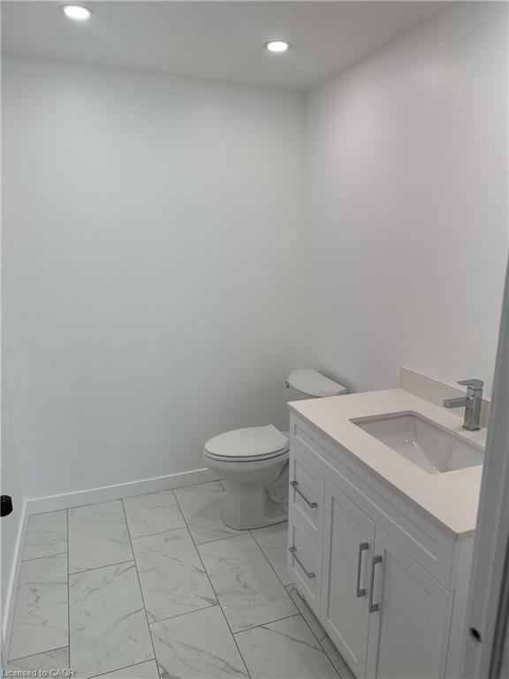 2-112 Lakeshore Road E Property Photo 8