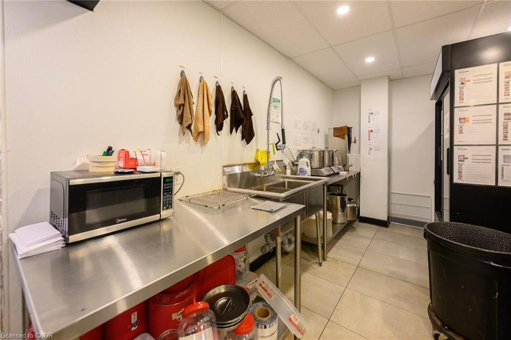 944 King Street W Property Photo 14