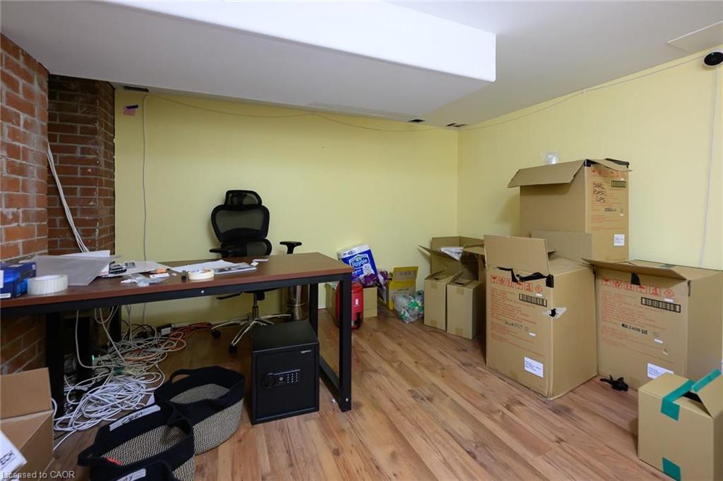 944 King Street W Property Photo 15