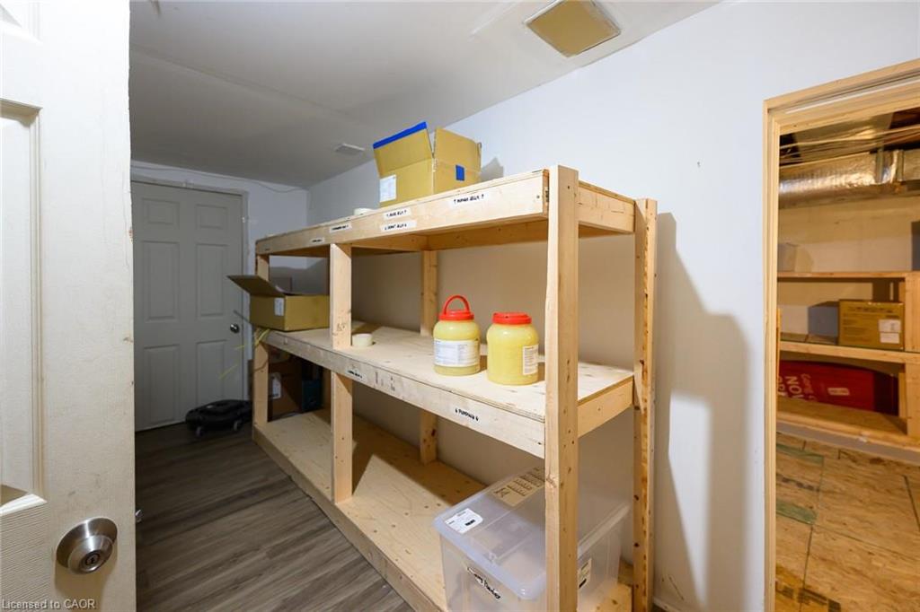 944 King Street W Property Photo 16