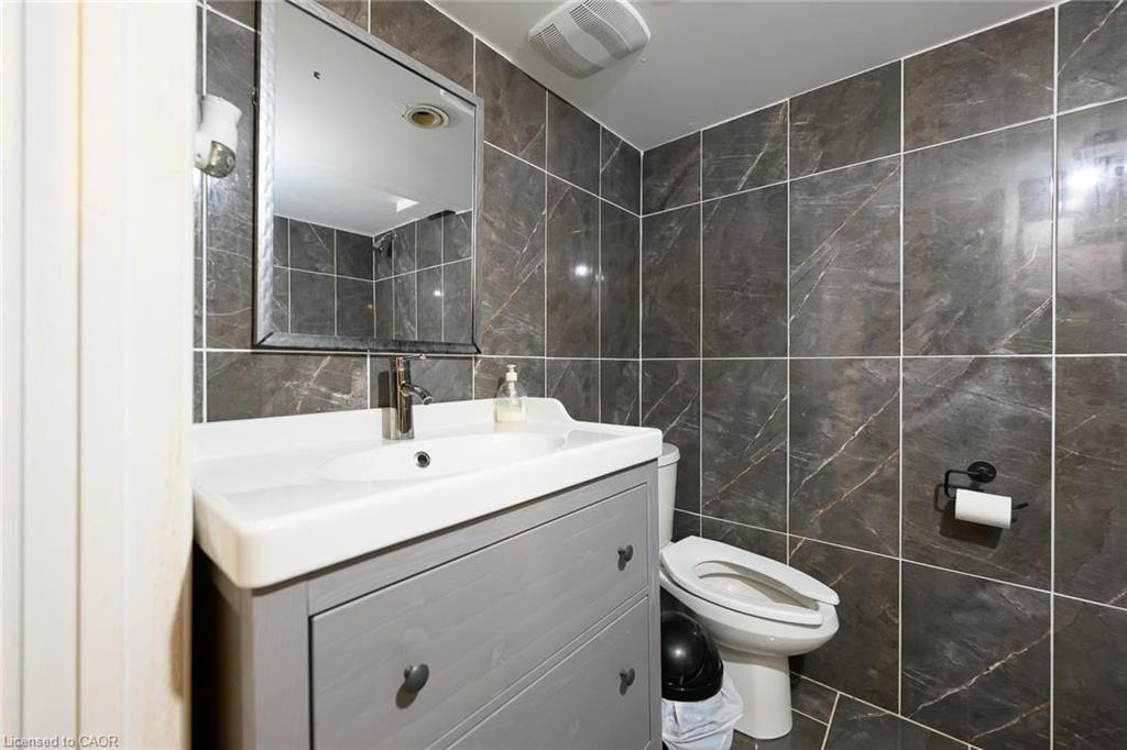 944 King Street W Property Photo 18