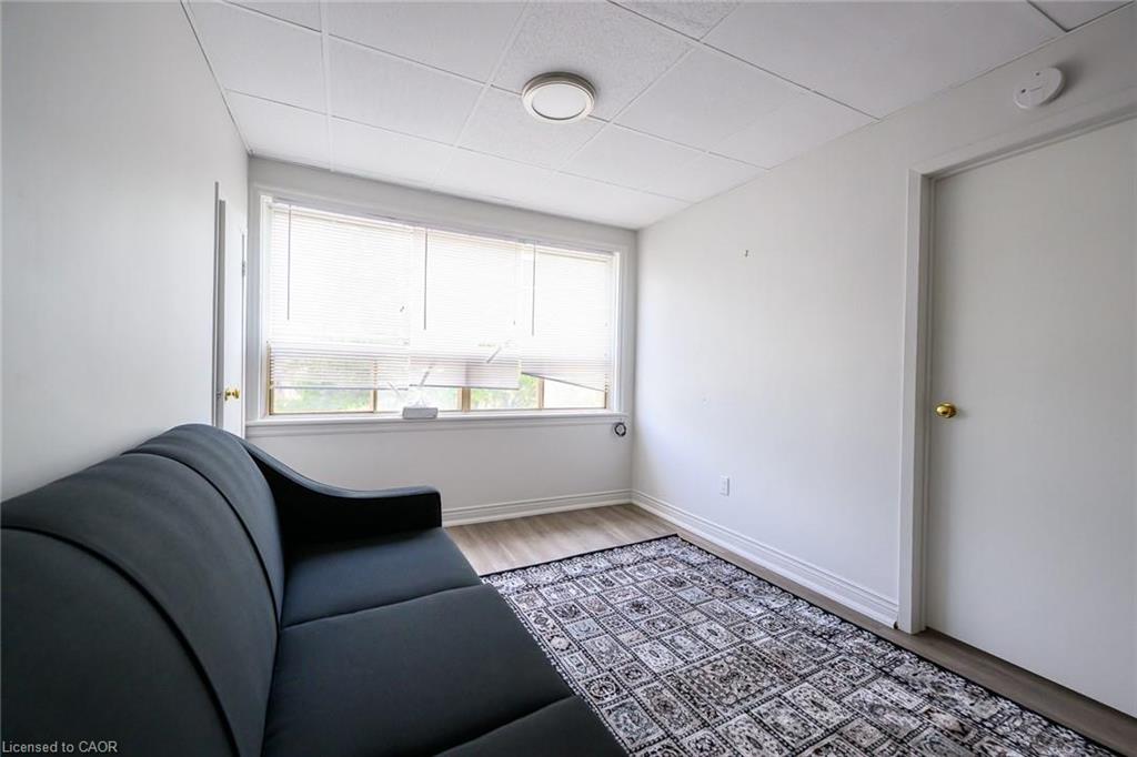 944 King Street W Property Photo 23