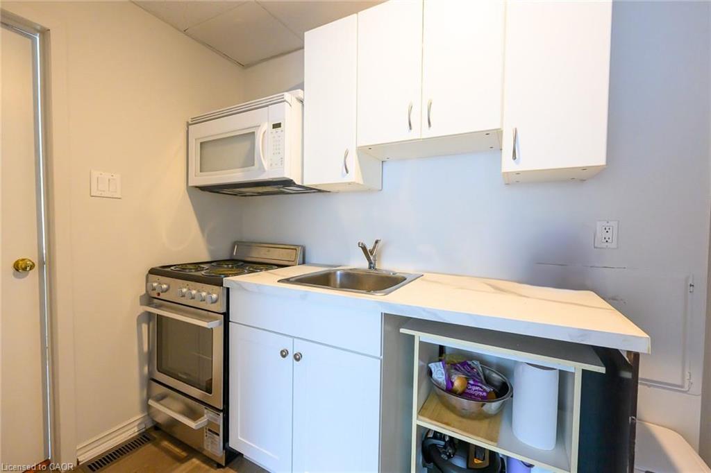 944 King Street W Property Photo 27