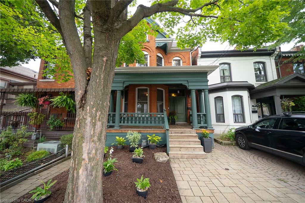 102 Pearl Street N Property Photo 2