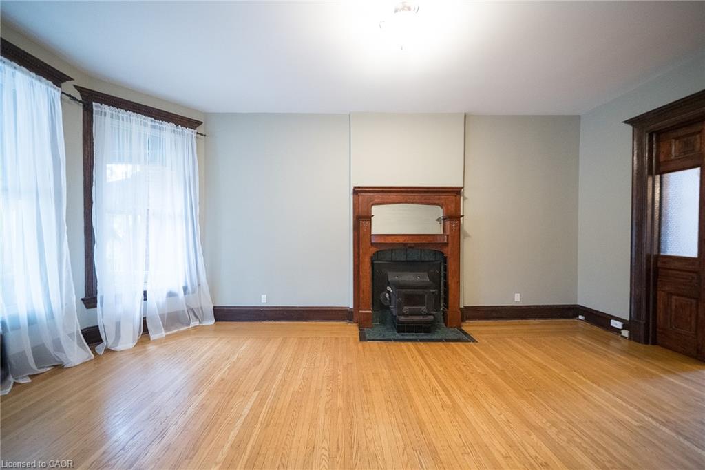 102 Pearl Street N Property Photo 4
