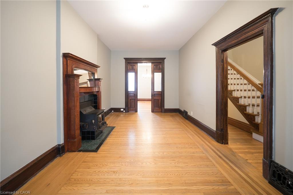102 Pearl Street N Property Photo 5