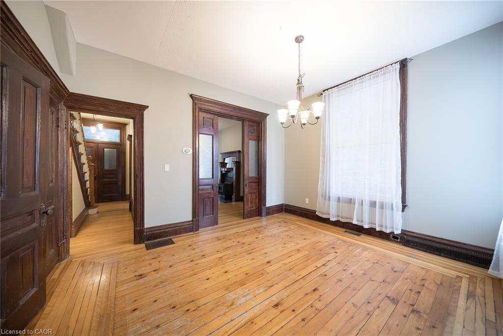 102 Pearl Street N Property Photo 6