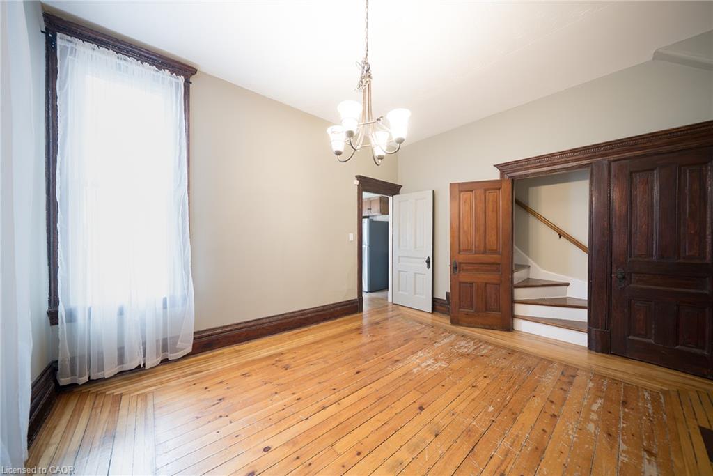 102 Pearl Street N Property Photo 7