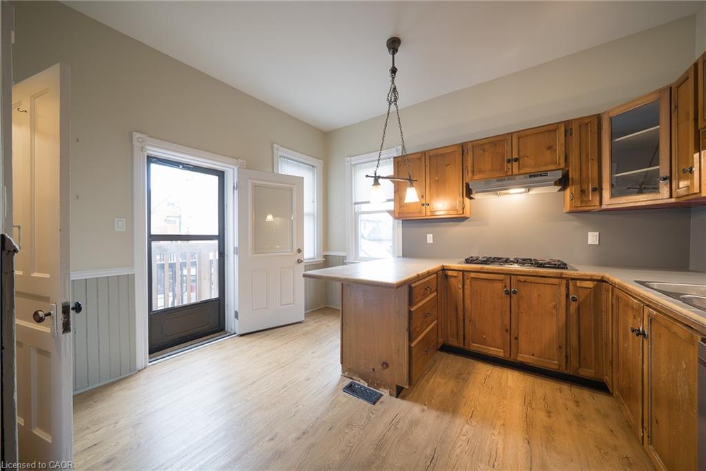 102 Pearl Street N Property Photo 8