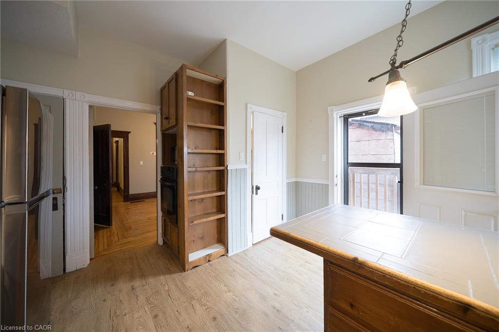 102 Pearl Street N Property Photo 9
