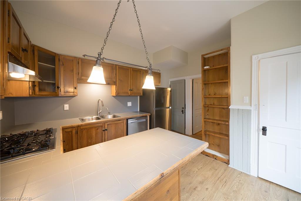 102 Pearl Street N Property Photo 10