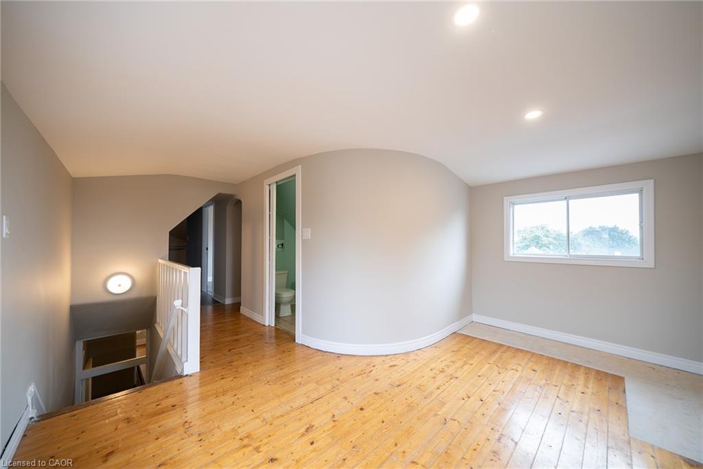 102 Pearl Street N Property Photo 17