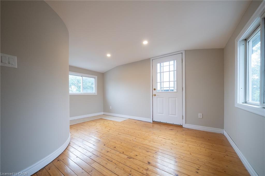 102 Pearl Street N Property Photo 18