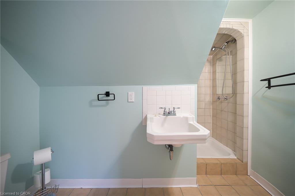 102 Pearl Street N Property Photo 19