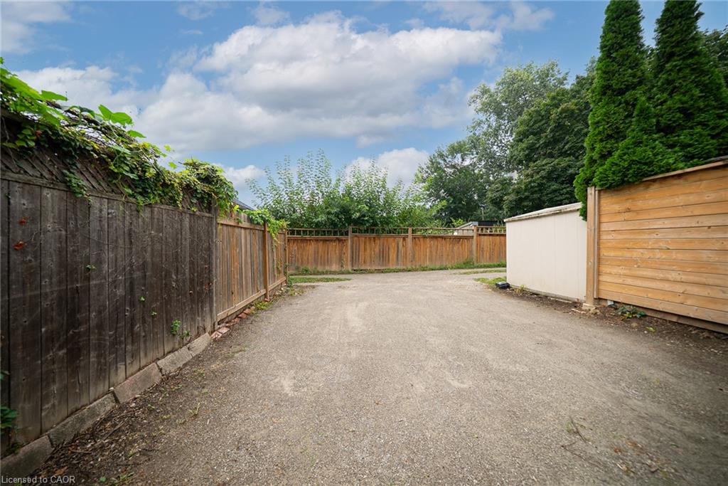 102 Pearl Street N Property Photo 24