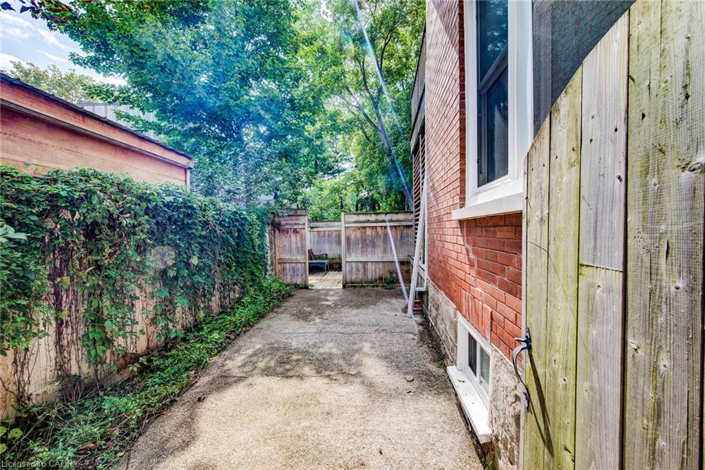 81 Willow Street Property Photo 9