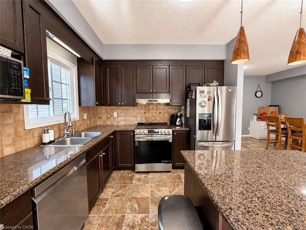 649 Winterberry Avenue Property Photo 14