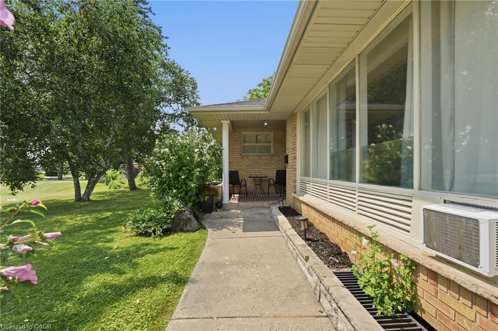 1432 Colborne Street E Property Photo 12