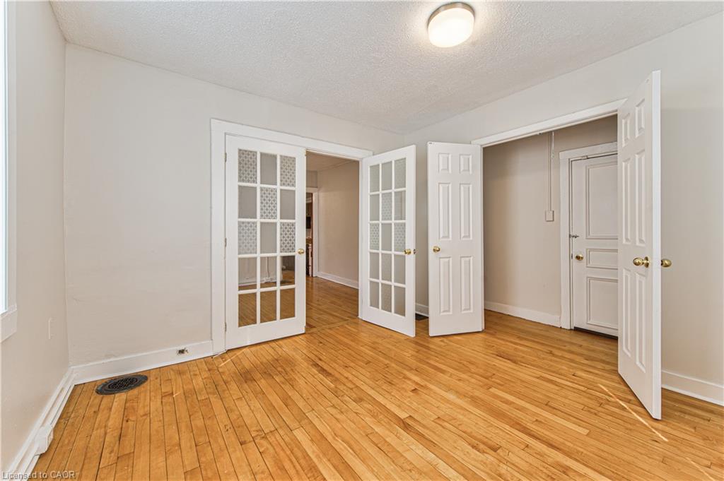 217 Lancaster Street E Property Photo 4